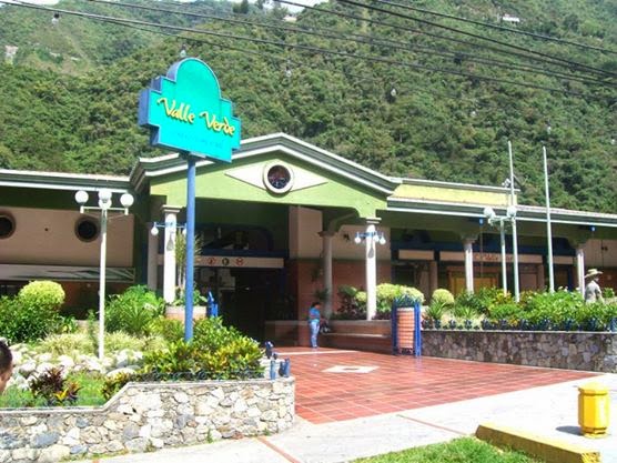 Centro Comercial Valle Verde en La Puerta
